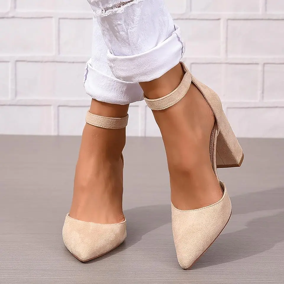 Sapatos de salto alto em camurça 4