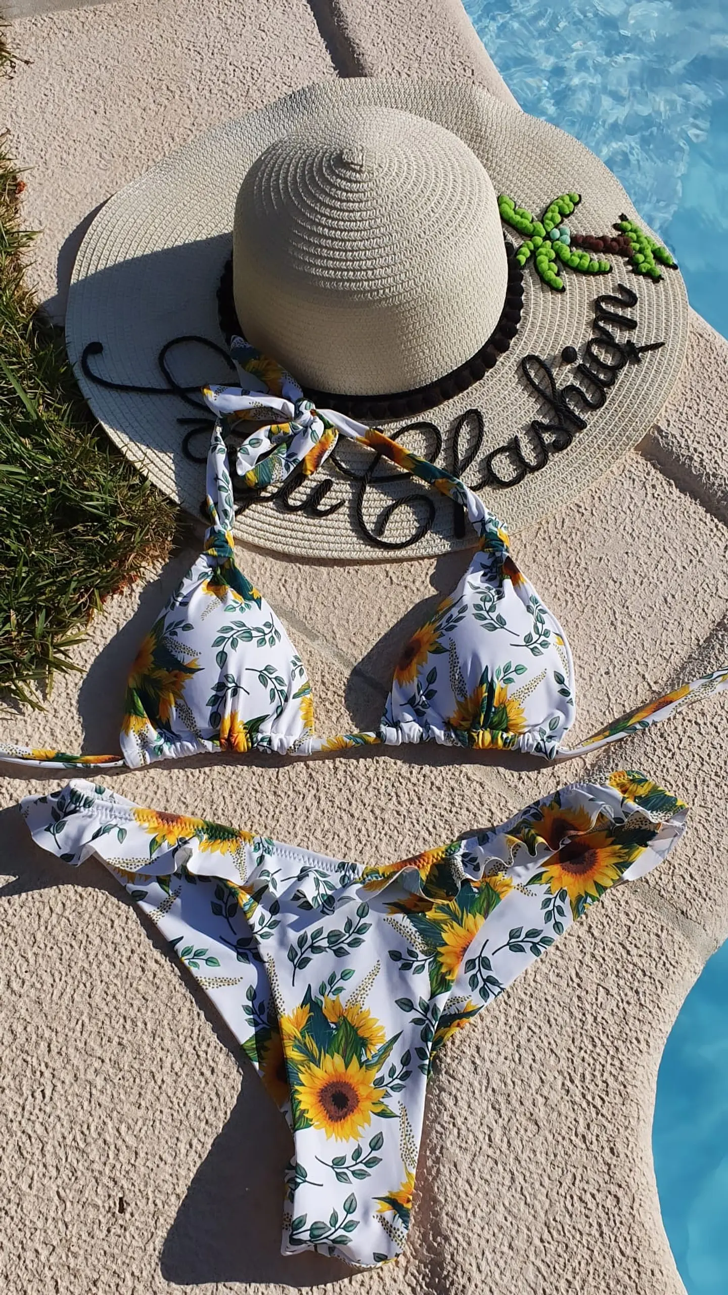 Cuecas asa delta com folho e estampado de girassol 2