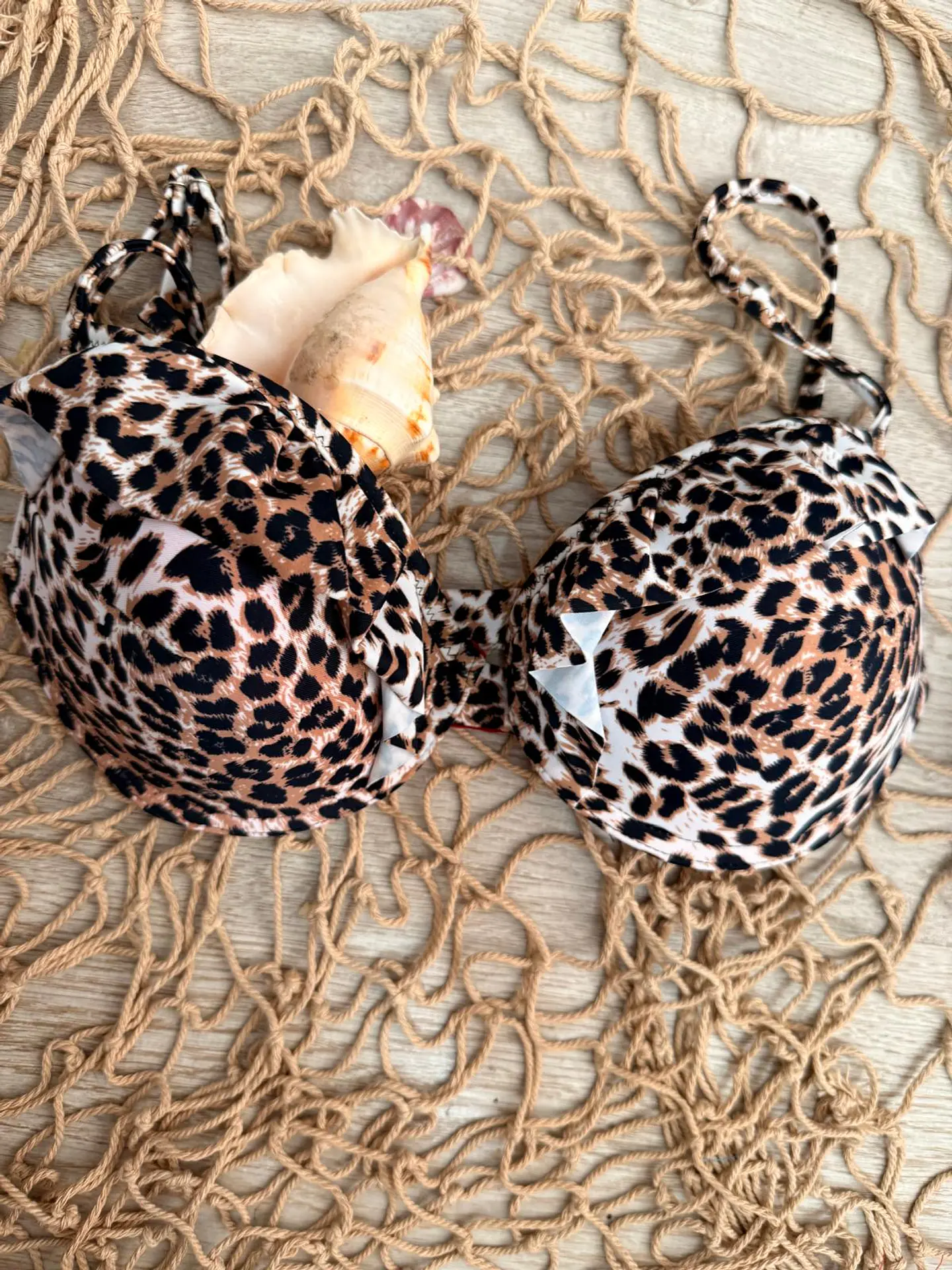 Conjunto de Biquíni Tigresa com Copa e Cueca de Duas Tiras 5
