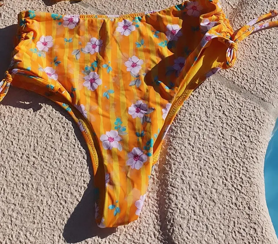 Cuecas de Cinta Alta Amarela com Flores 5