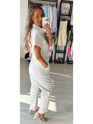 Macacão de calça em bordado inglês