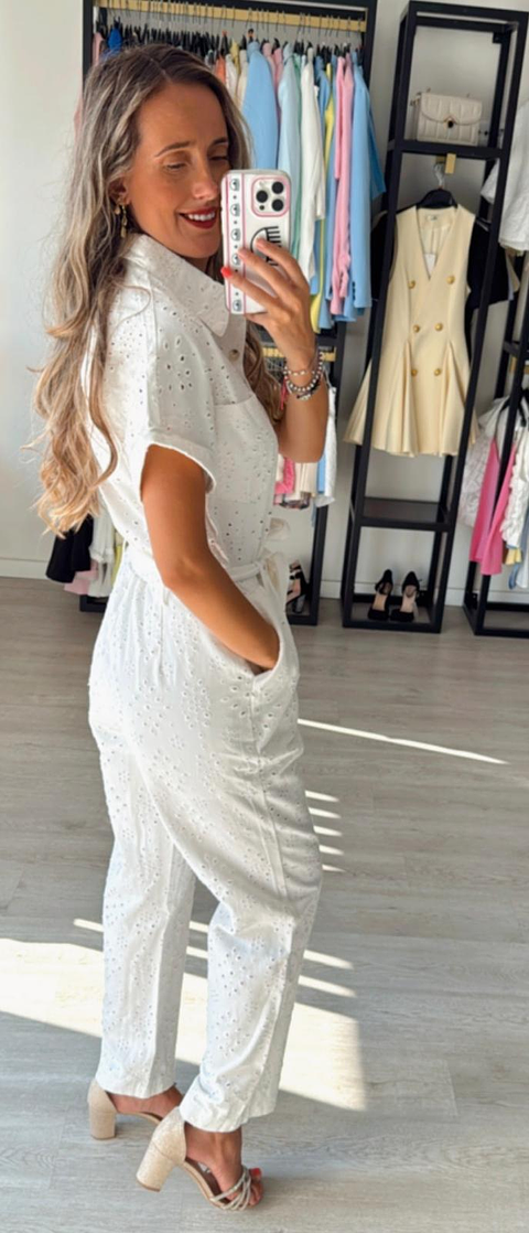 Macacão de calça em bordado inglês