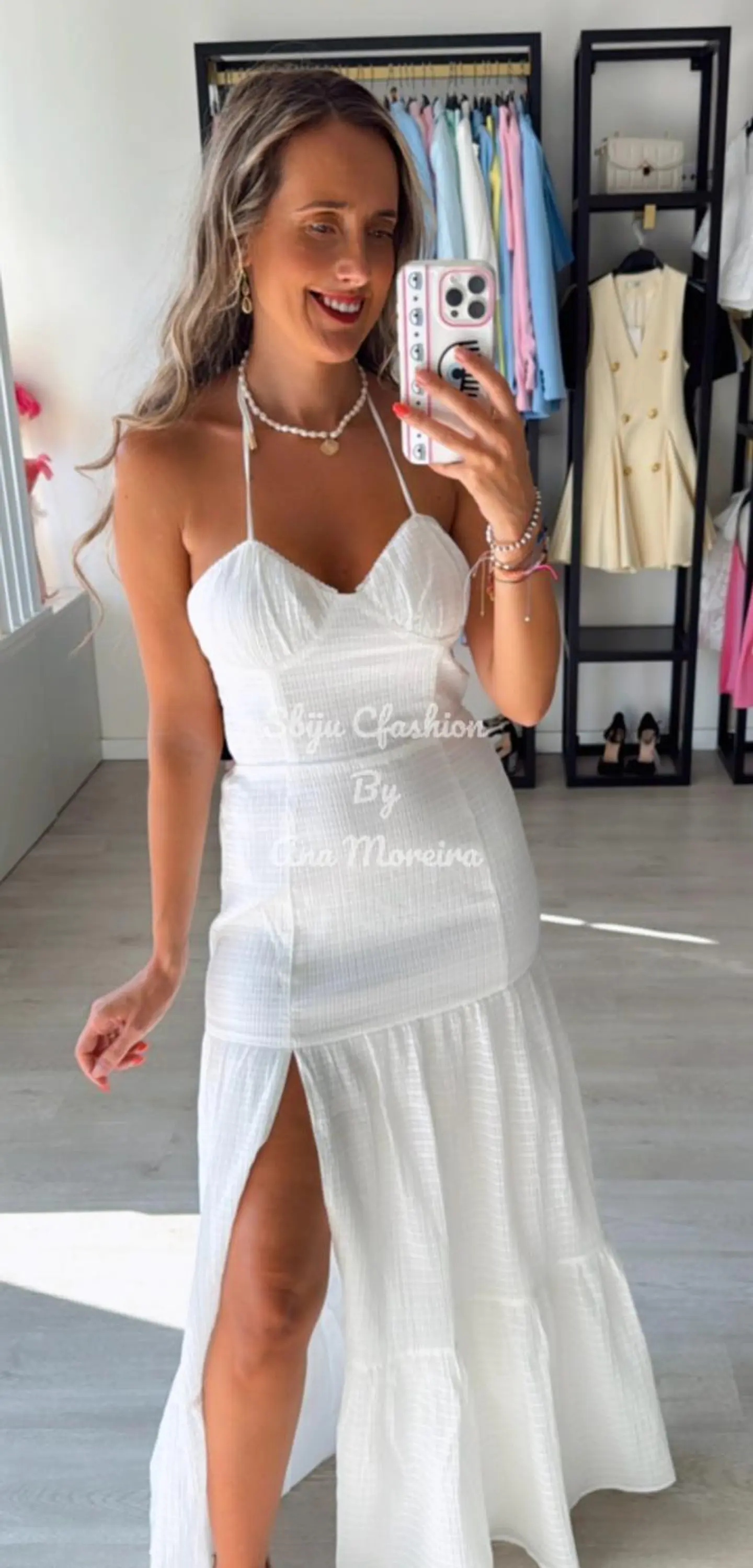 Vestido comprido estilo romântico com detalhe de racha 1