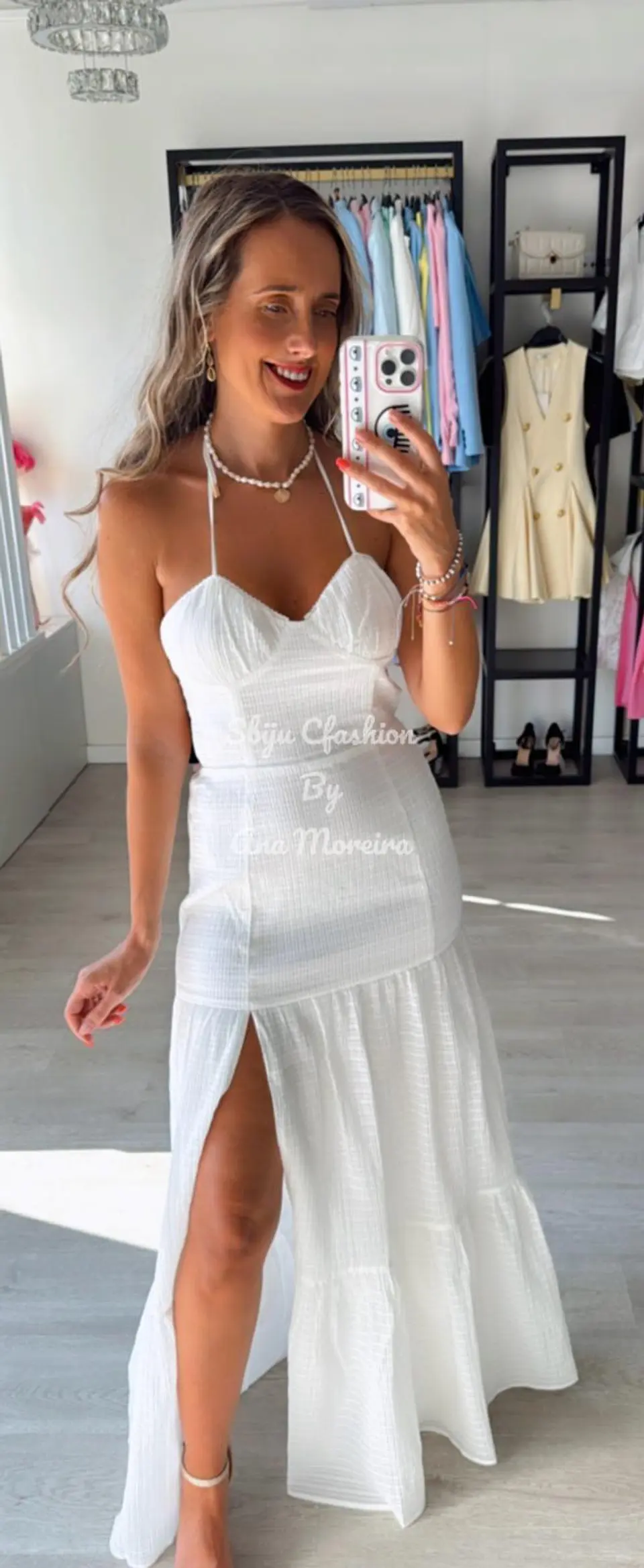 Vestido comprido estilo romântico com detalhe de racha 1
