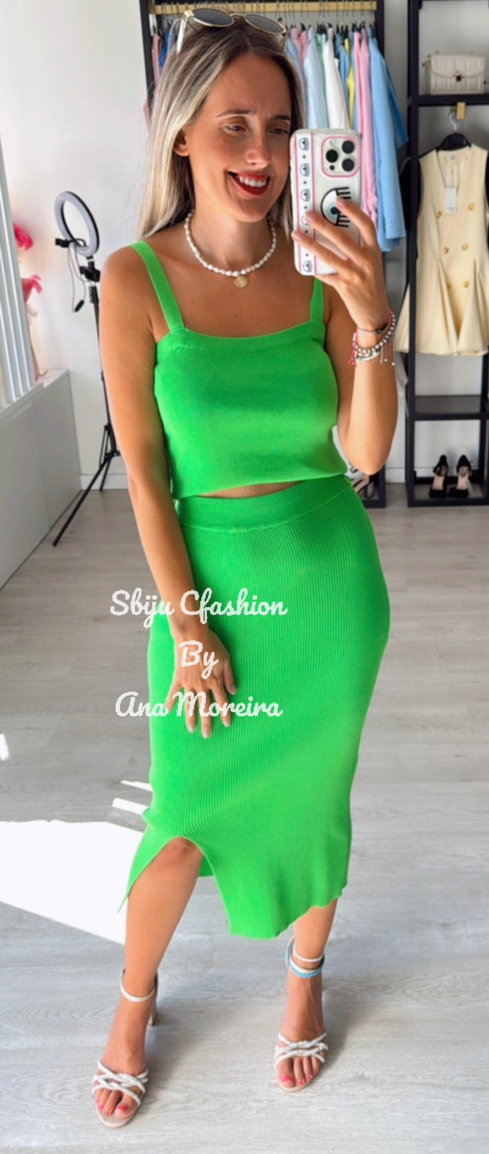 Conjunto de 3 Peças em Malha – Saia Midi, Top e Casaco 9