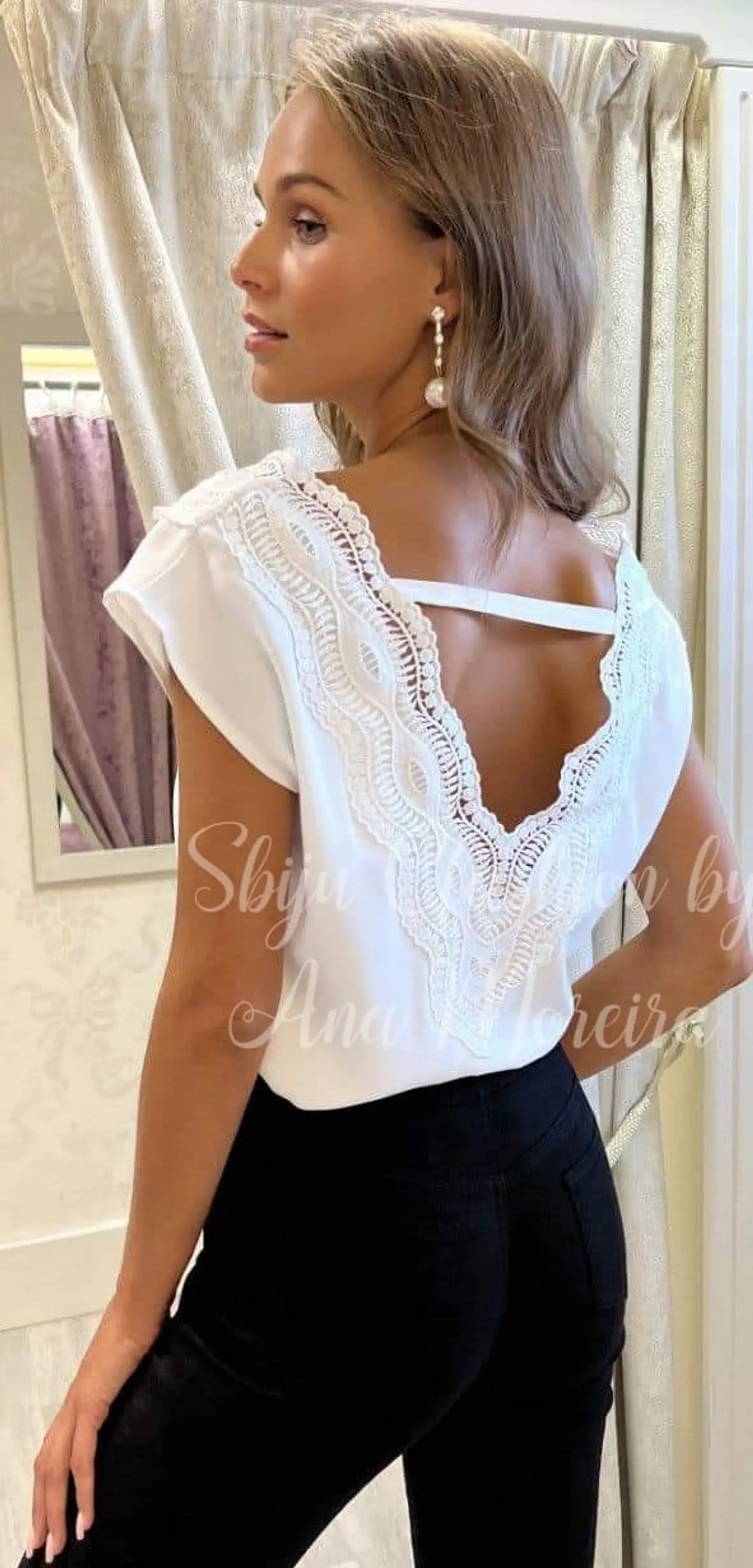 Blusa com renda e decote nas costas 2