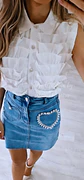 Blusa com folhos e detalhe de botões em coração brilhante - Vorschaubild 4