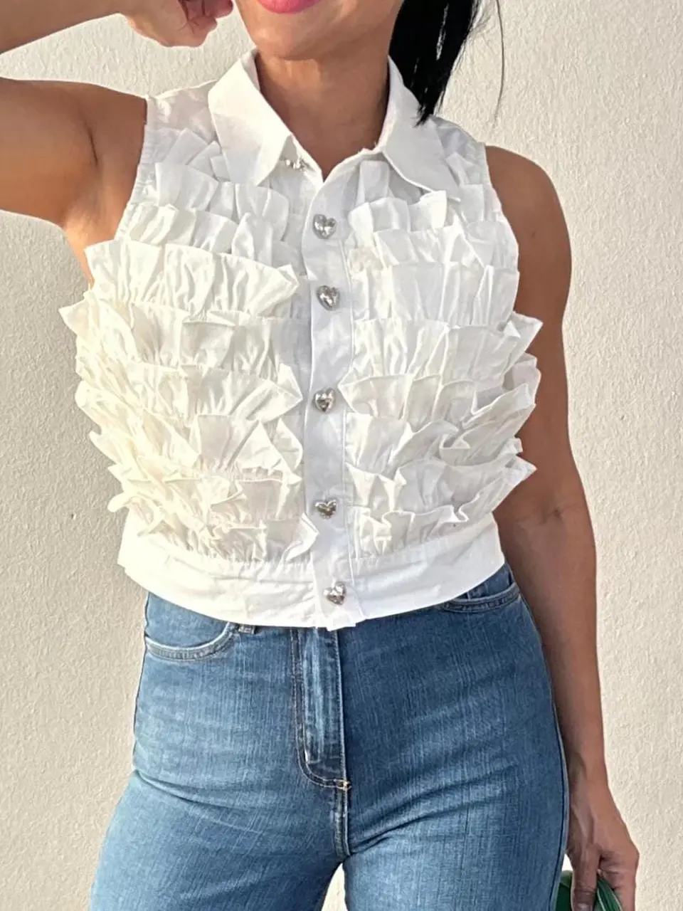 Blusa com folhos e detalhe de botões em coração brilhante 5