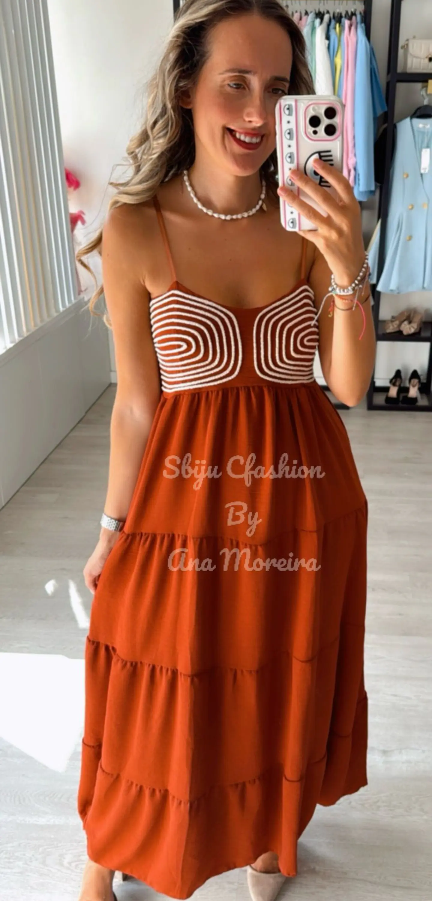 Vestido comprido com detalhe em corda no peito 1