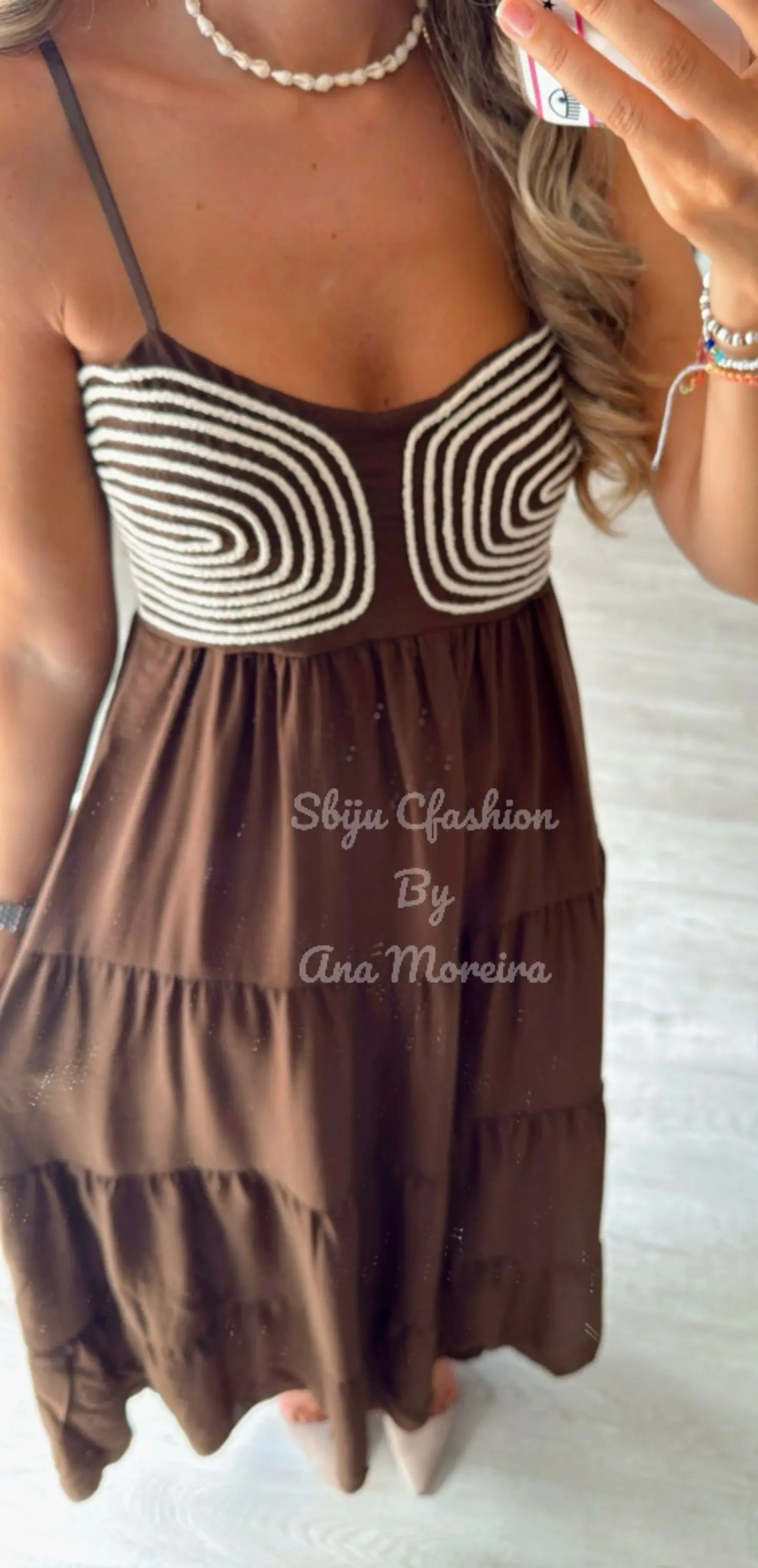 Vestido comprido com detalhe em corda no peito 12