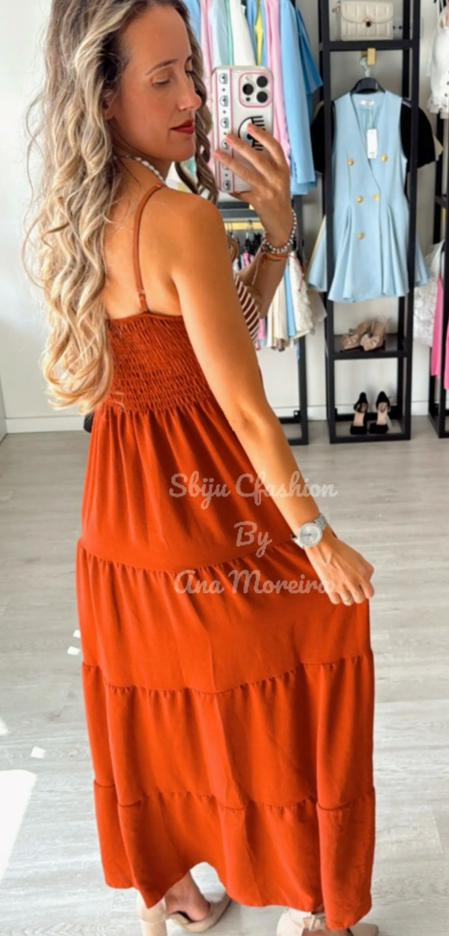 Vestido comprido com detalhe em corda no peito 2