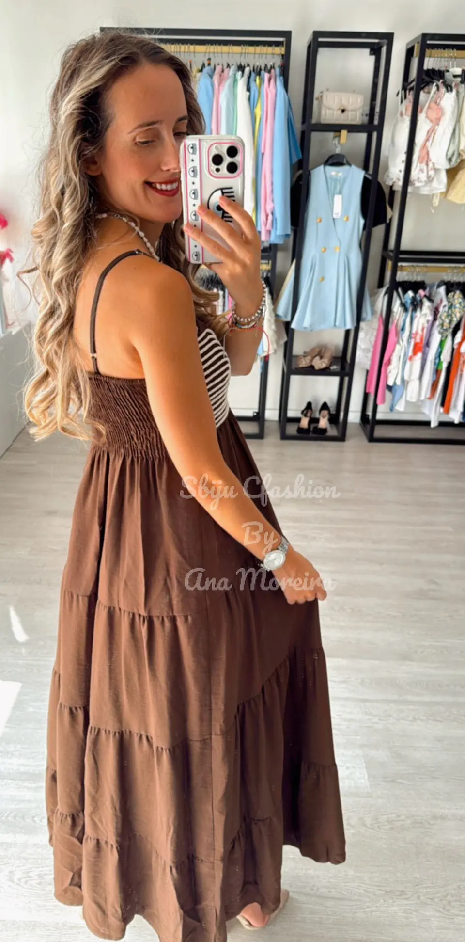 Vestido comprido com detalhe em corda no peito 11