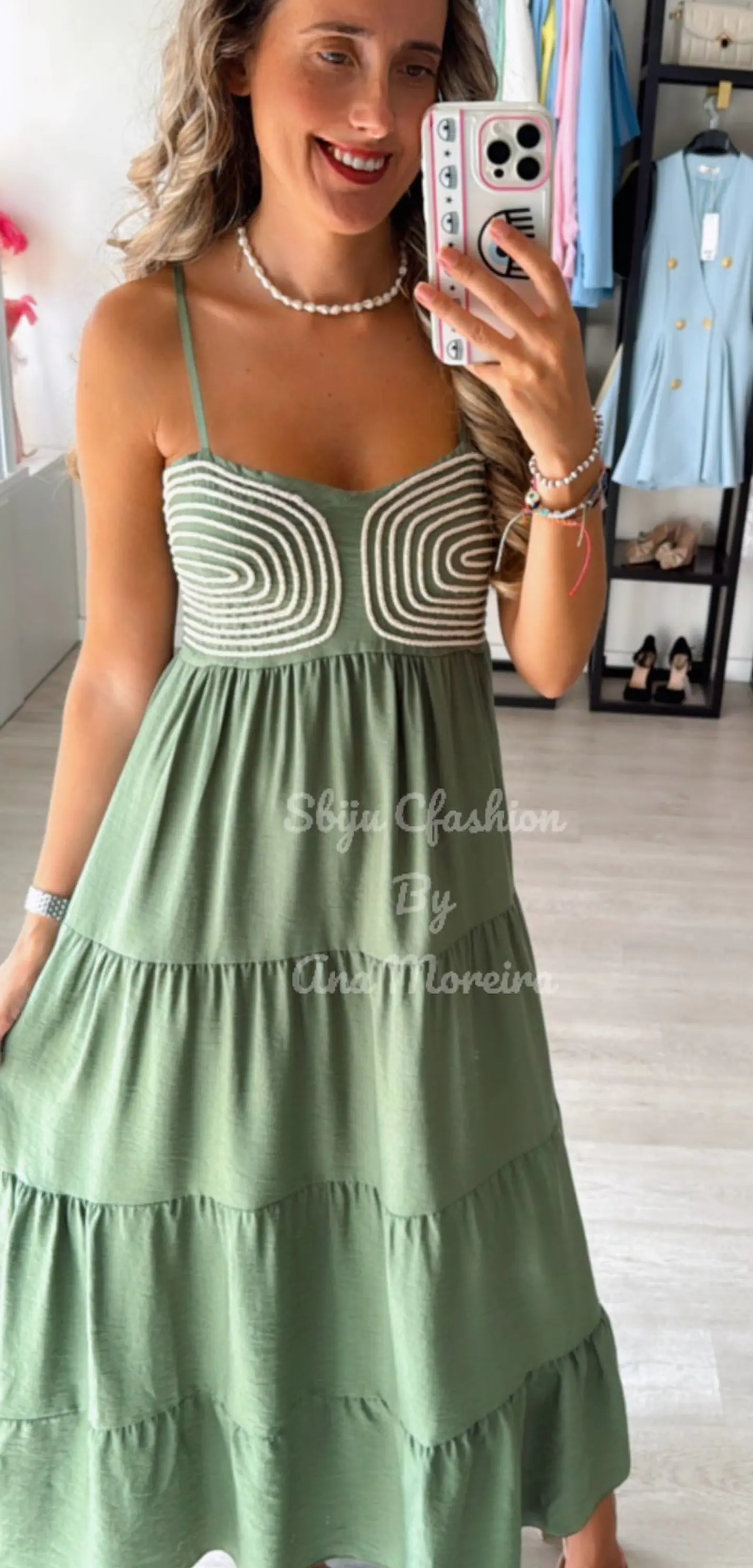 Vestido comprido com detalhe em corda no peito 9
