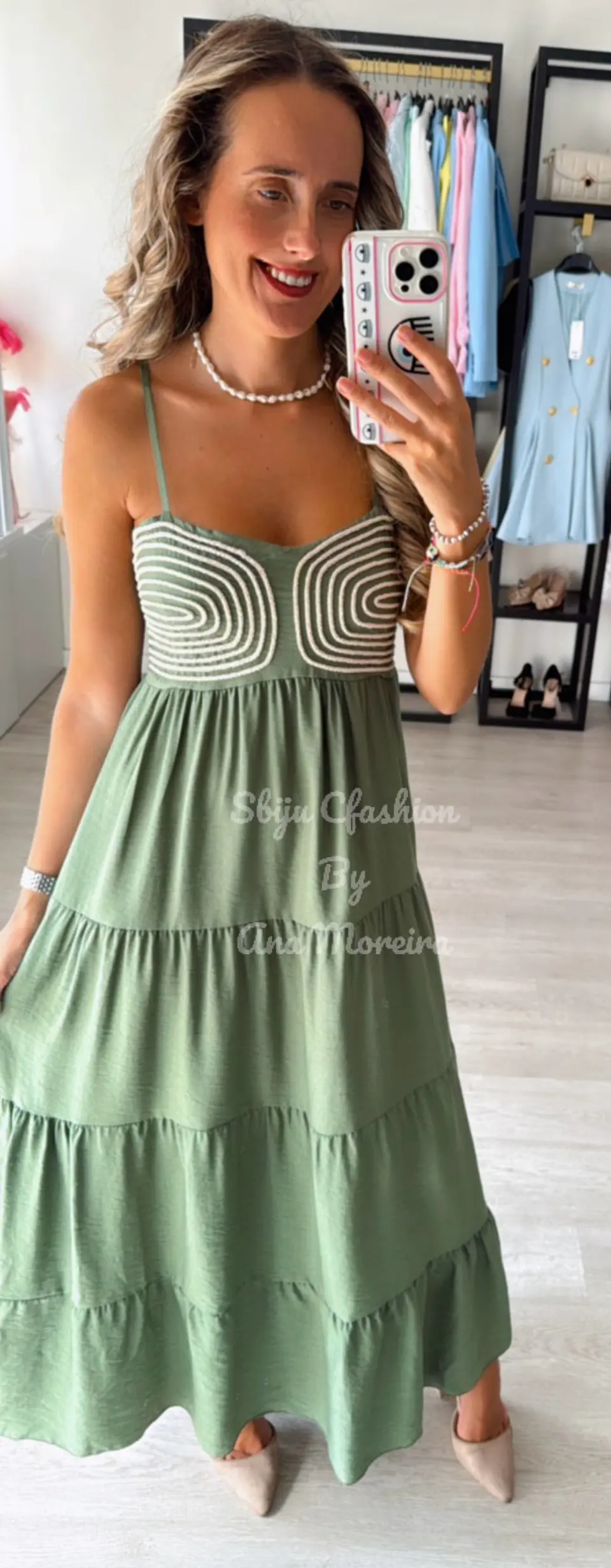 Vestido comprido com detalhe em corda no peito 9