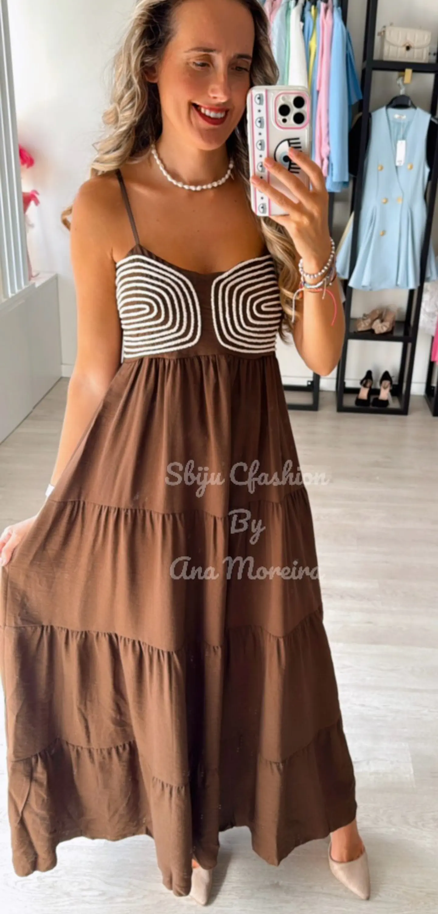 Vestido comprido com detalhe em corda no peito 10
