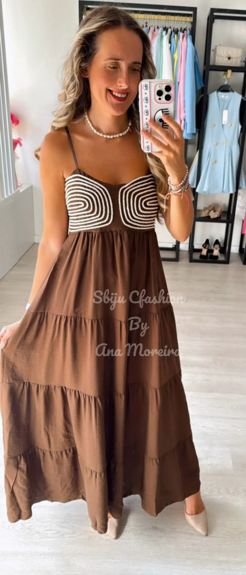 Vestido comprido com detalhe em corda no peito 10