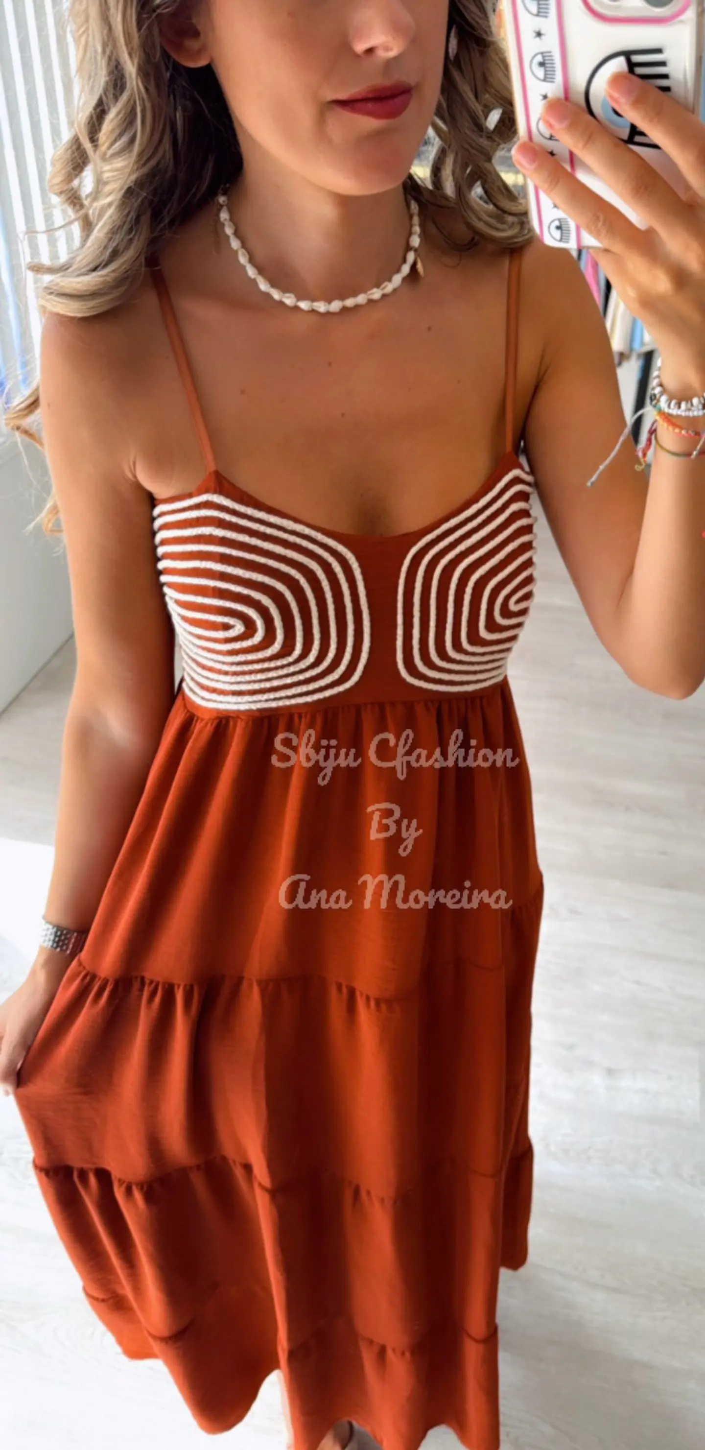 Vestido comprido com detalhe em corda no peito 4