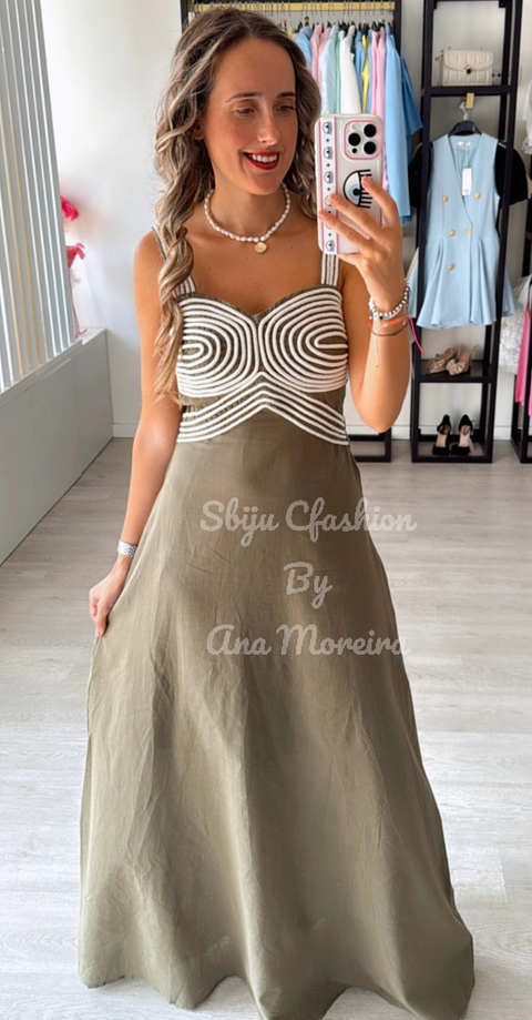 Vestido em linho com detalhes em corda