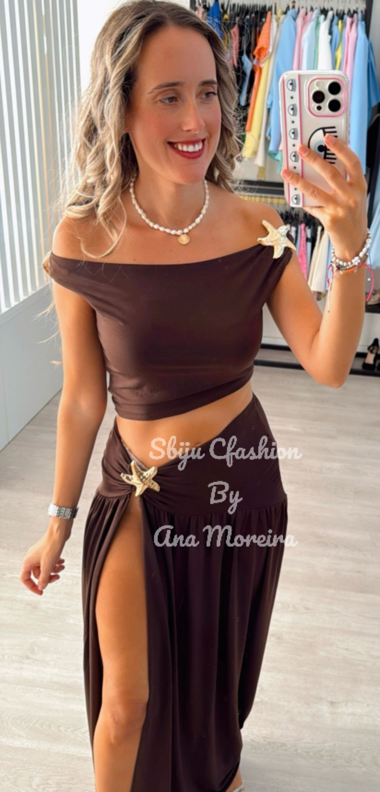 Conjunto top e saia com detalhe de estrelas douradas 10