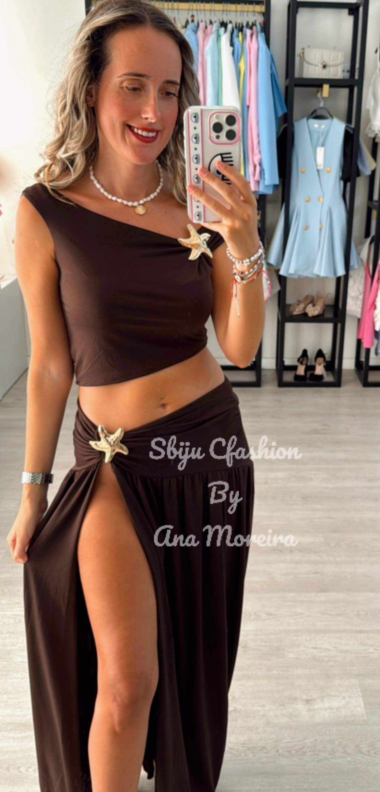 Conjunto top e saia com detalhe de estrelas douradas 11