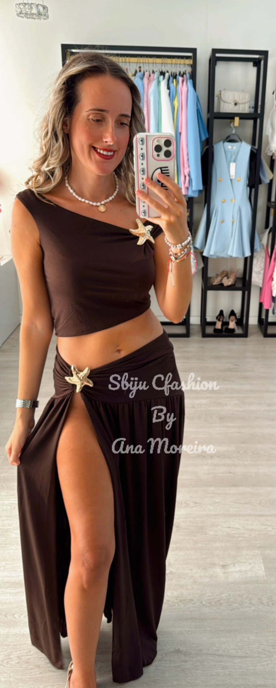 Conjunto top e saia com detalhe de estrelas douradas 11