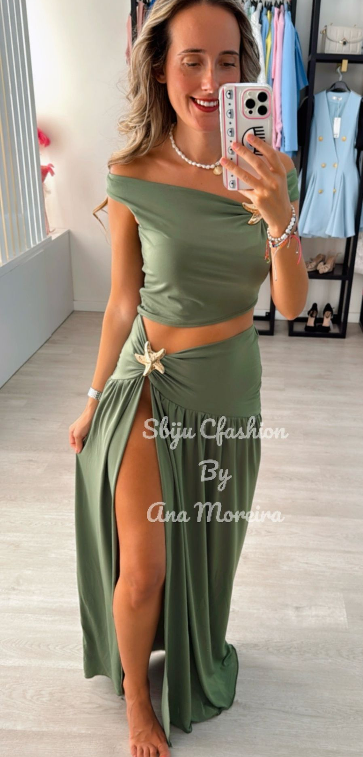 Conjunto top e saia com detalhe de estrelas douradas 1