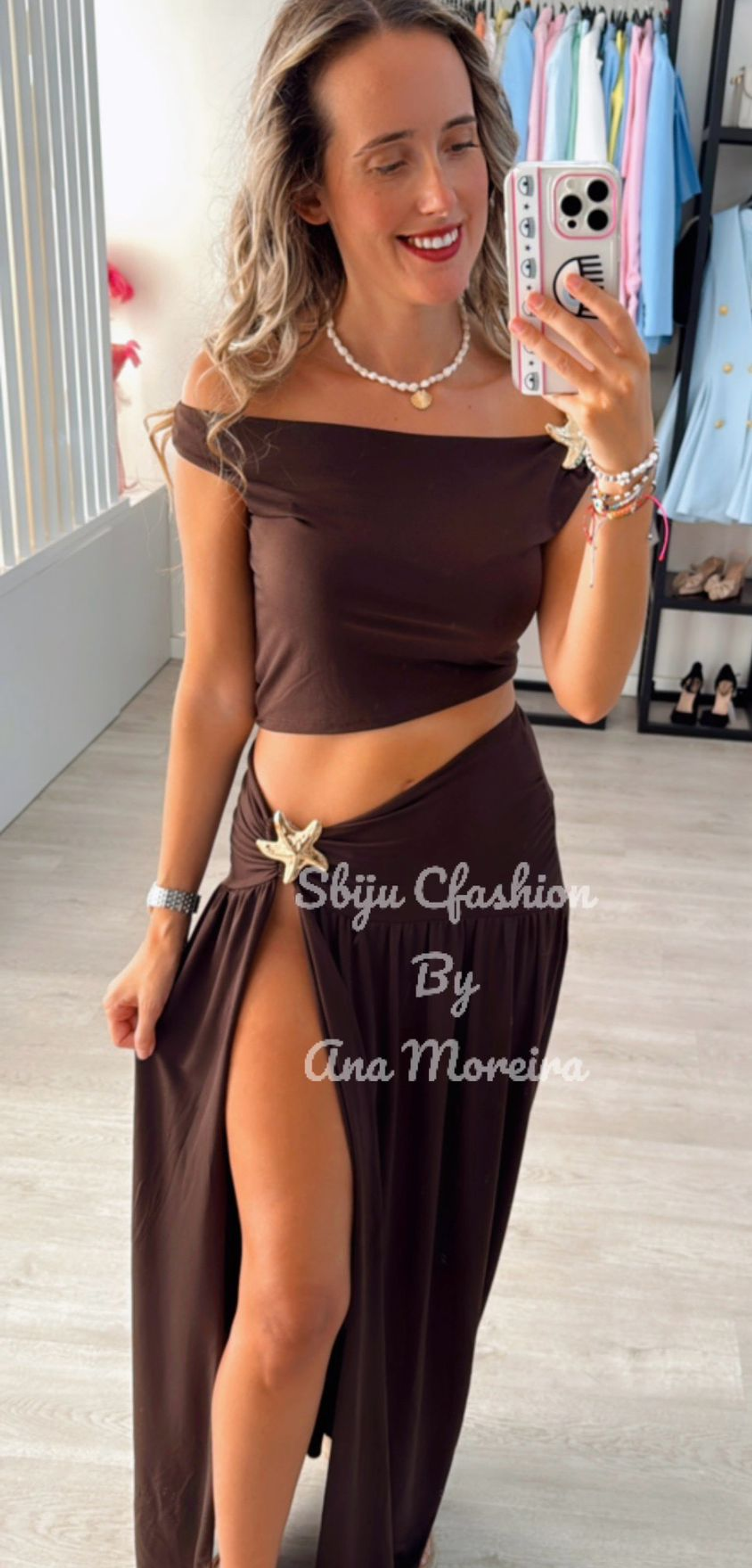 Conjunto top e saia com detalhe de estrelas douradas 12