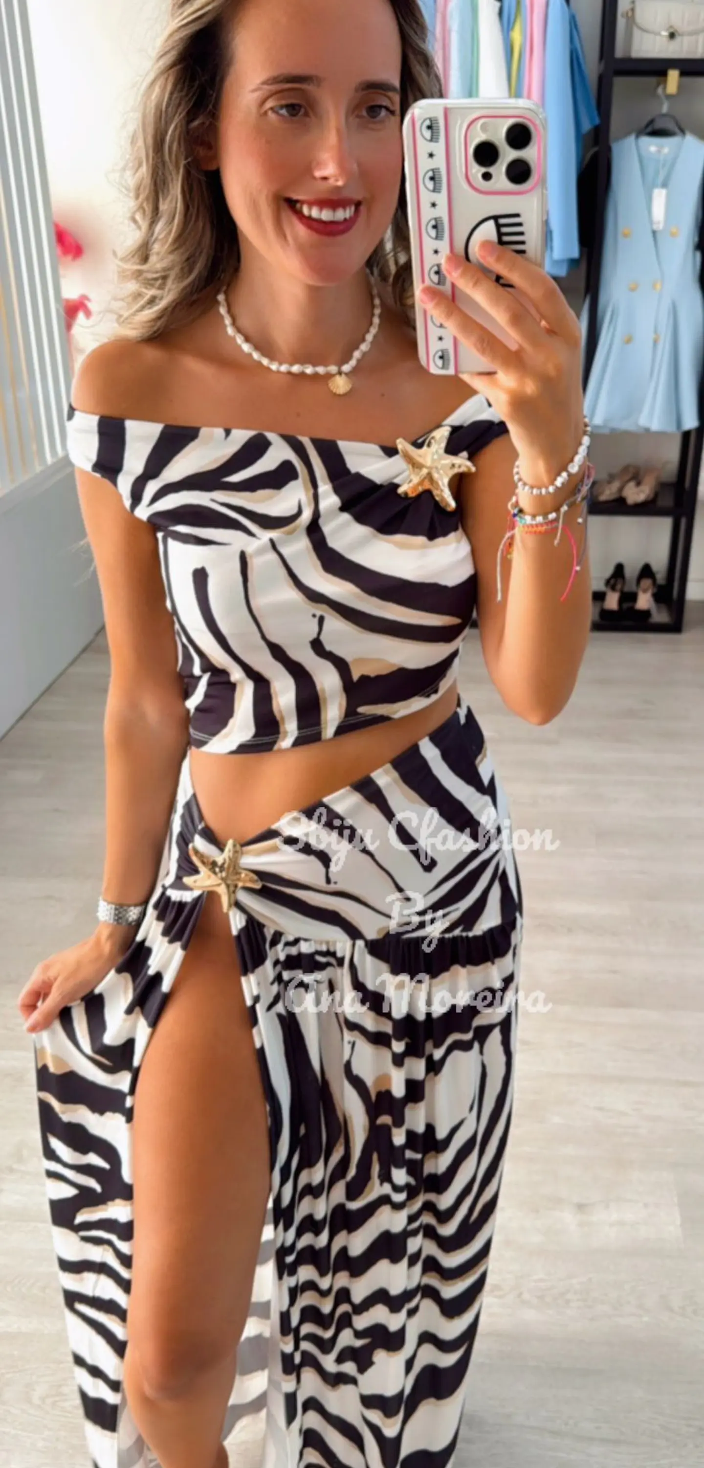 Conjunto Top e Saia Estampados com Estrelas Douradas 3