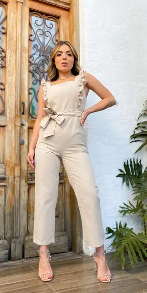Macacão de Calça com Cinto e Alças com Folho