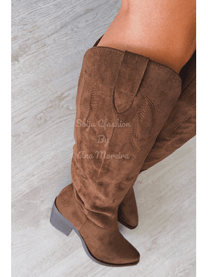 Bota texana castanha em camurça