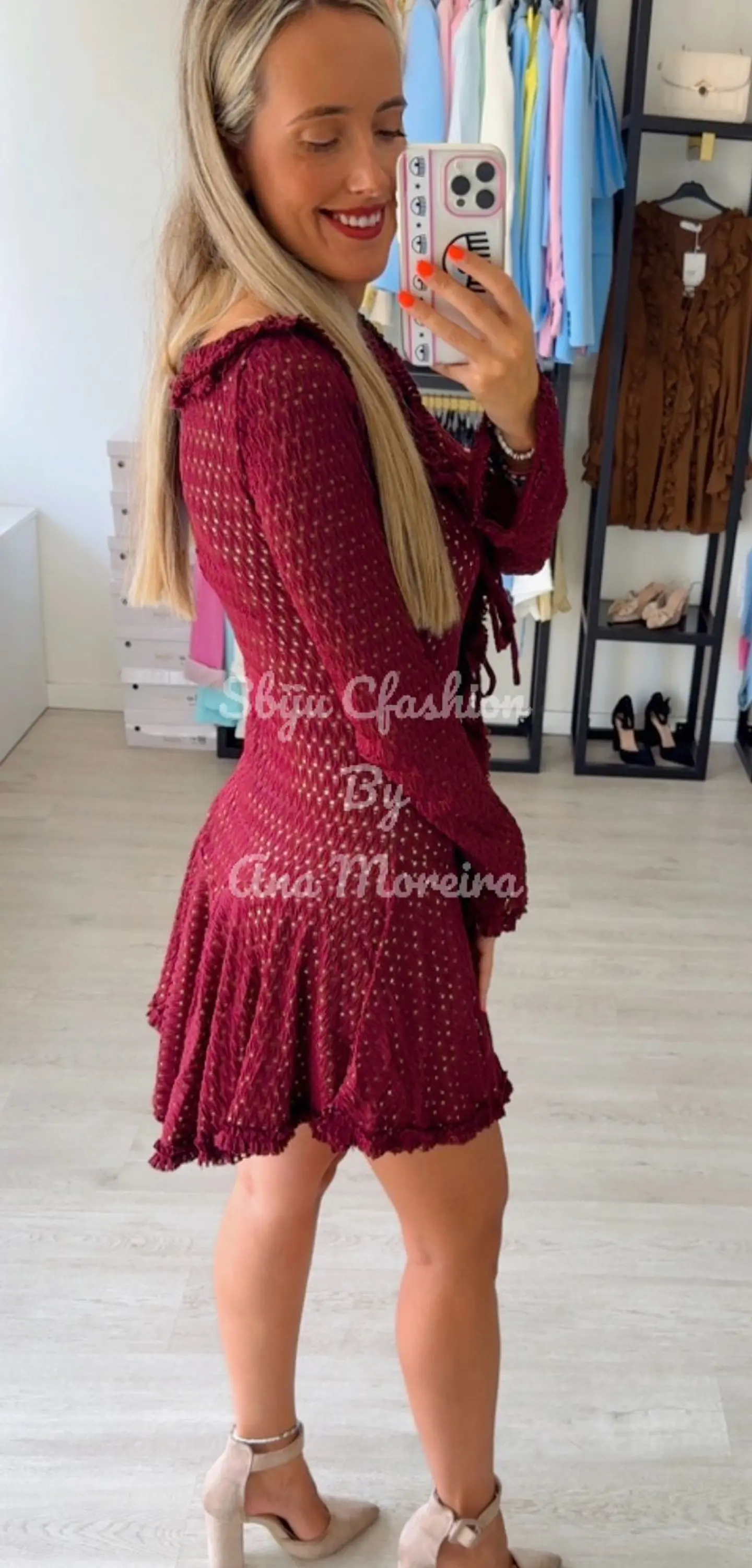 Vestido Rodado e Fluido com Detalhe de Folho 2