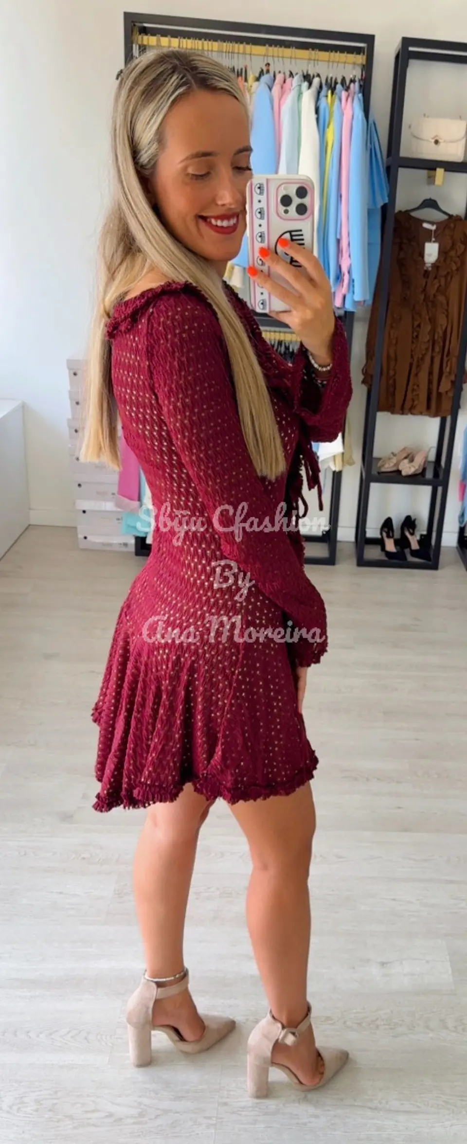 Vestido Rodado e Fluido com Detalhe de Folho 2