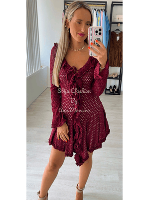 Vestido Rodado e Fluido com Detalhe de Folho