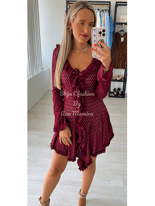 Vestido Rodado e Fluido com Detalhe de Folho