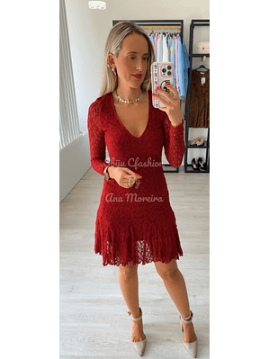 Vestido de Renda Forrado com Decote Redondo