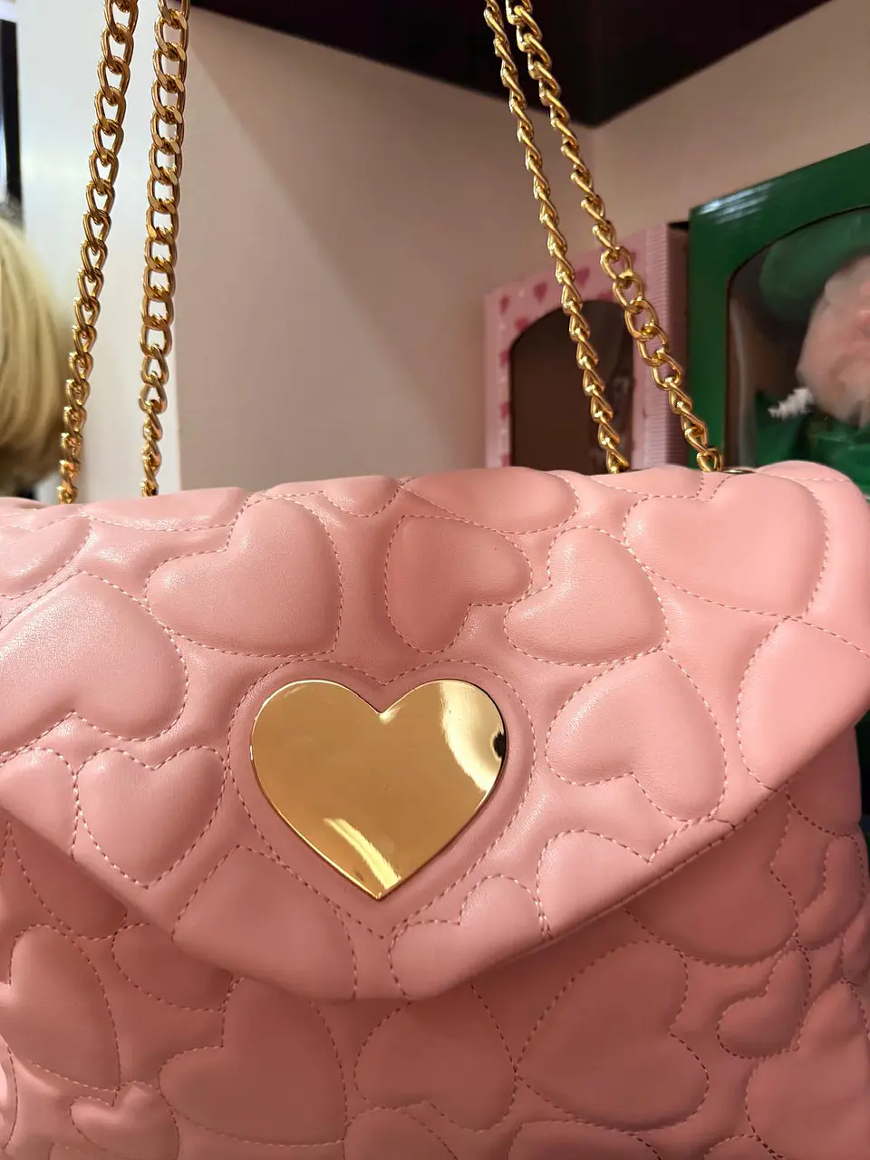 Mala Rosa com Detalhe de Corações 6