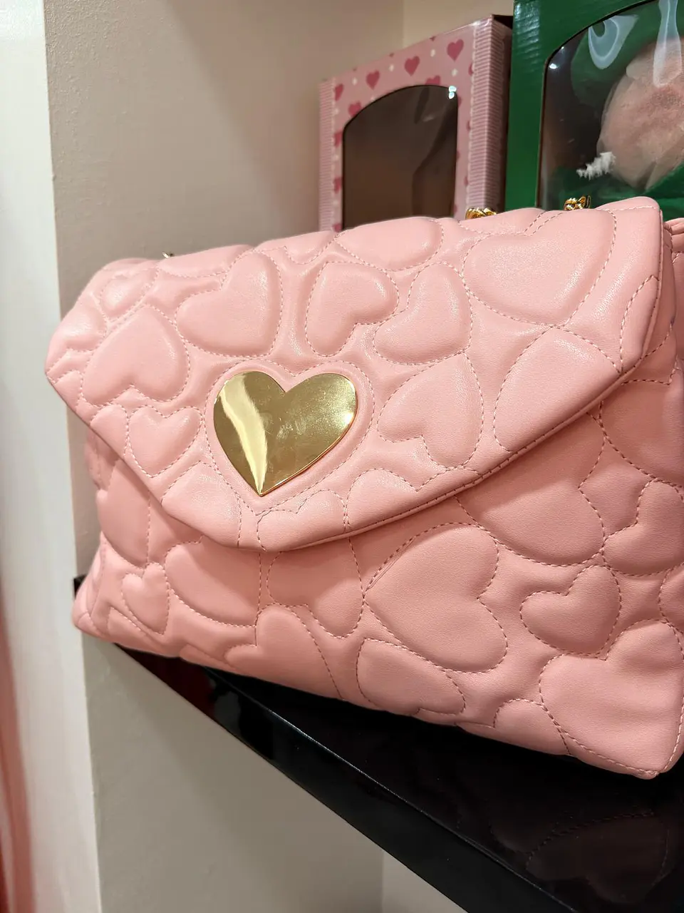 Mala Rosa com Detalhe de Corações 1