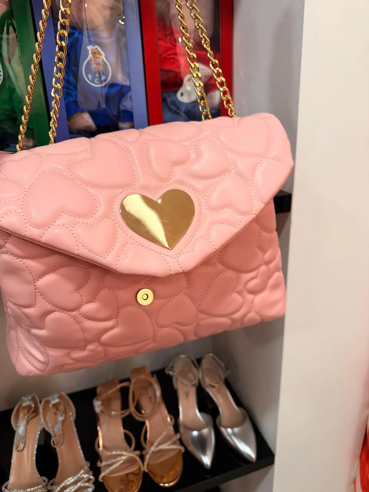 Mala Rosa com Detalhe de Corações 7