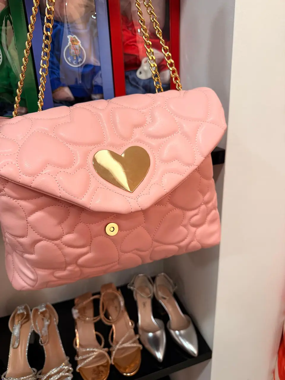 Mala Rosa com Detalhe de Corações 7