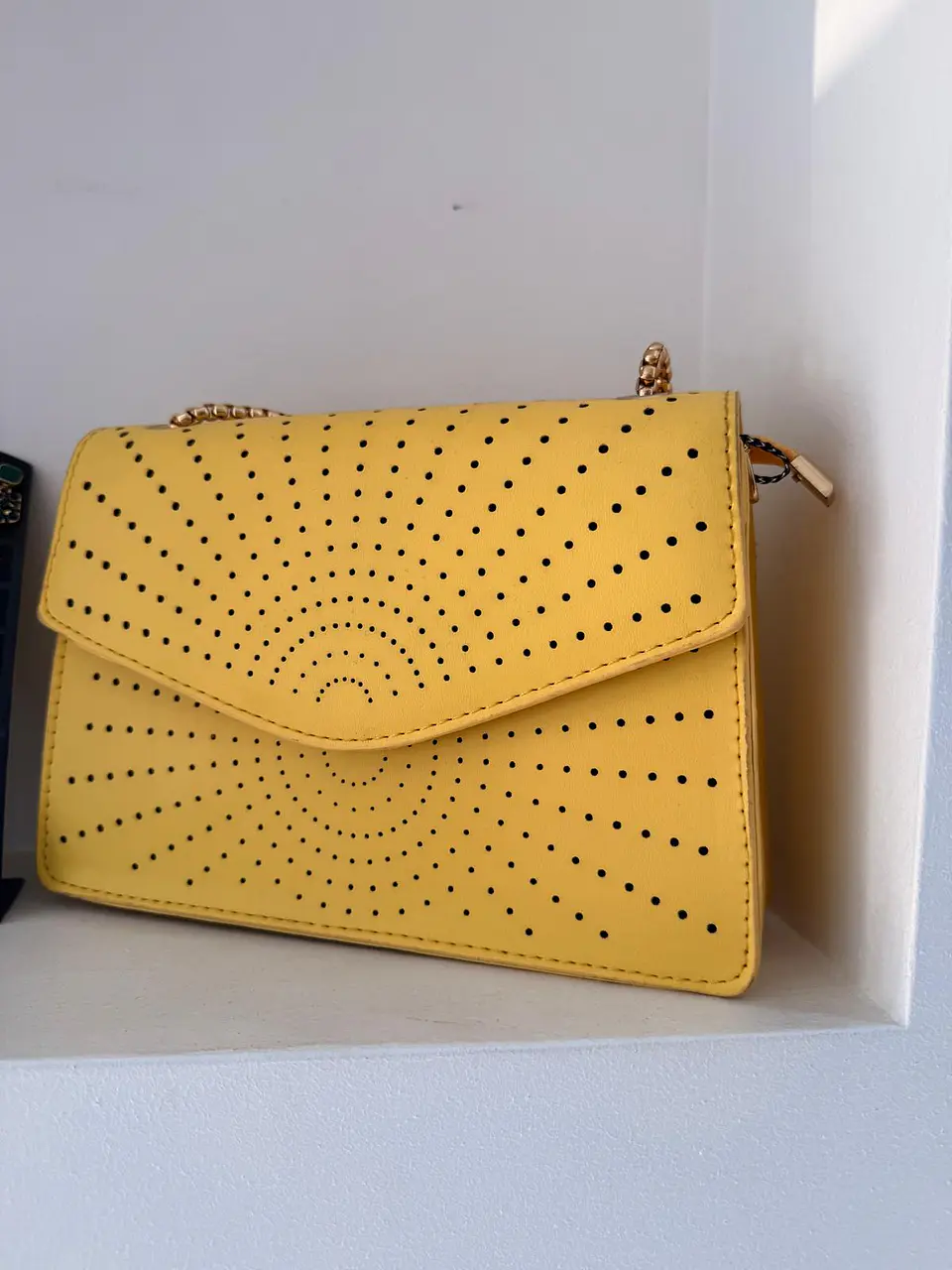 Mala Amarela com Detalhe de Furinhos 4