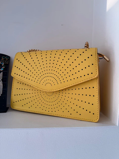 Mala Amarela com Detalhe de Furinhos