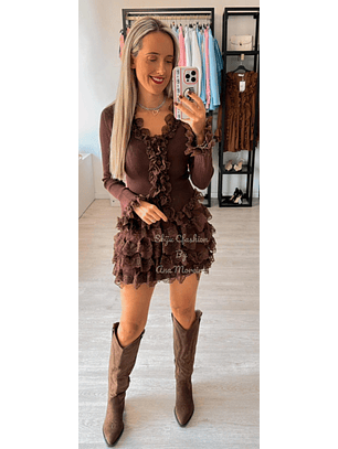 Conjunto de Saia e Casaco com Folhos em Renda