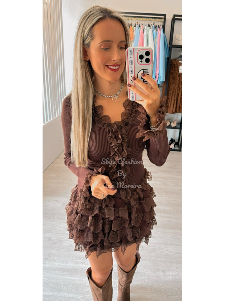 Conjunto de Saia e Casaco com Folhos em Renda 8