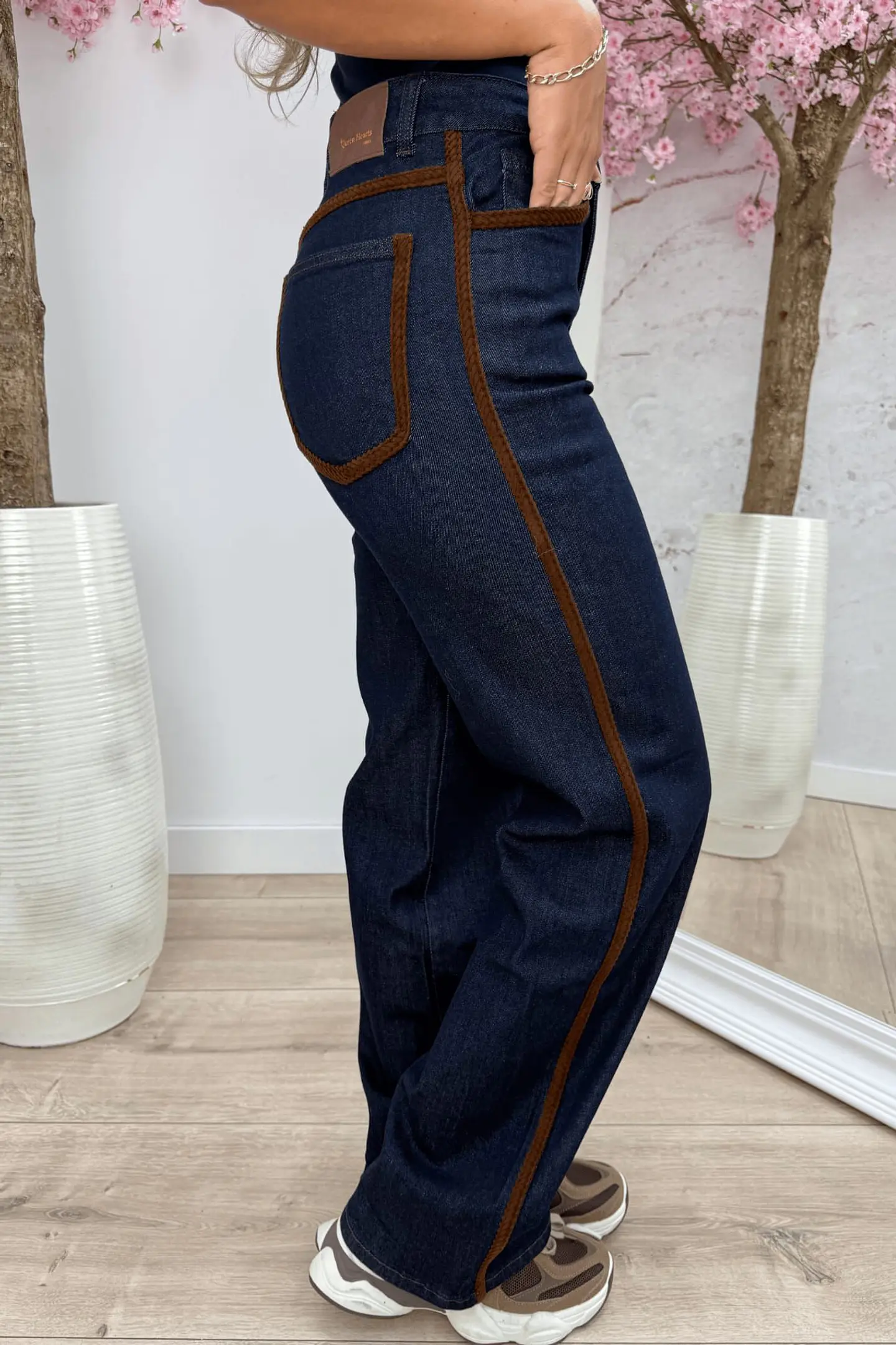 Conjunto em Ganga Queen Hearts com Detalhes Castanhos 12