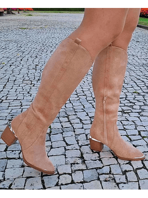 Bota de Cano Alto em Camurça com Detalhes Dourados