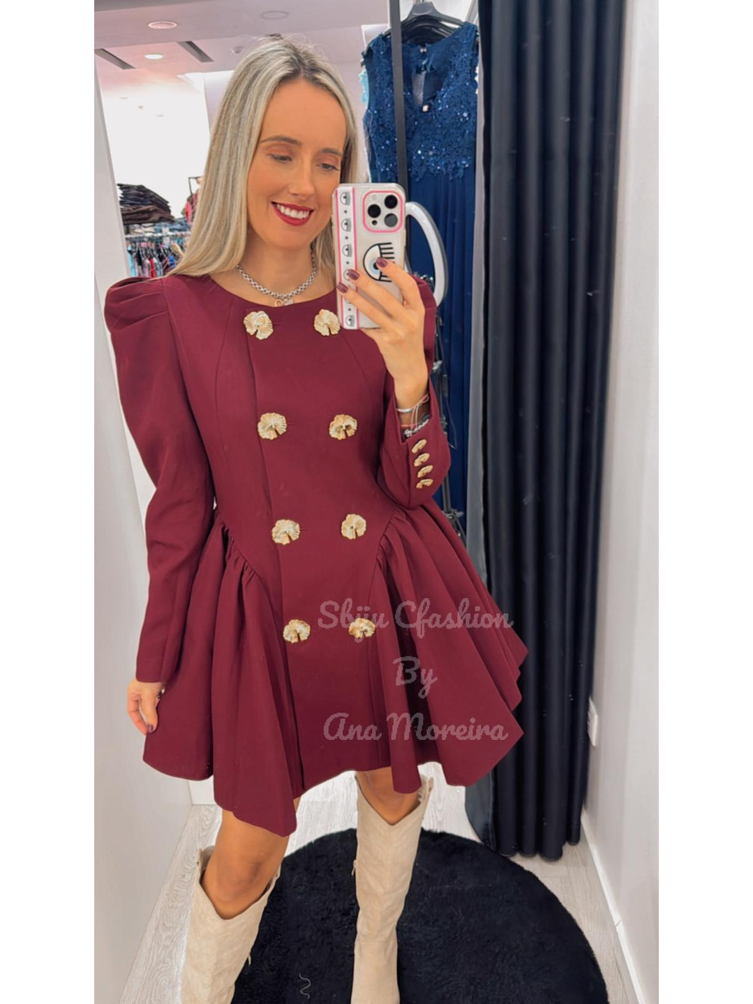 Vestido Mochy em Godê com Botões Dourados 5