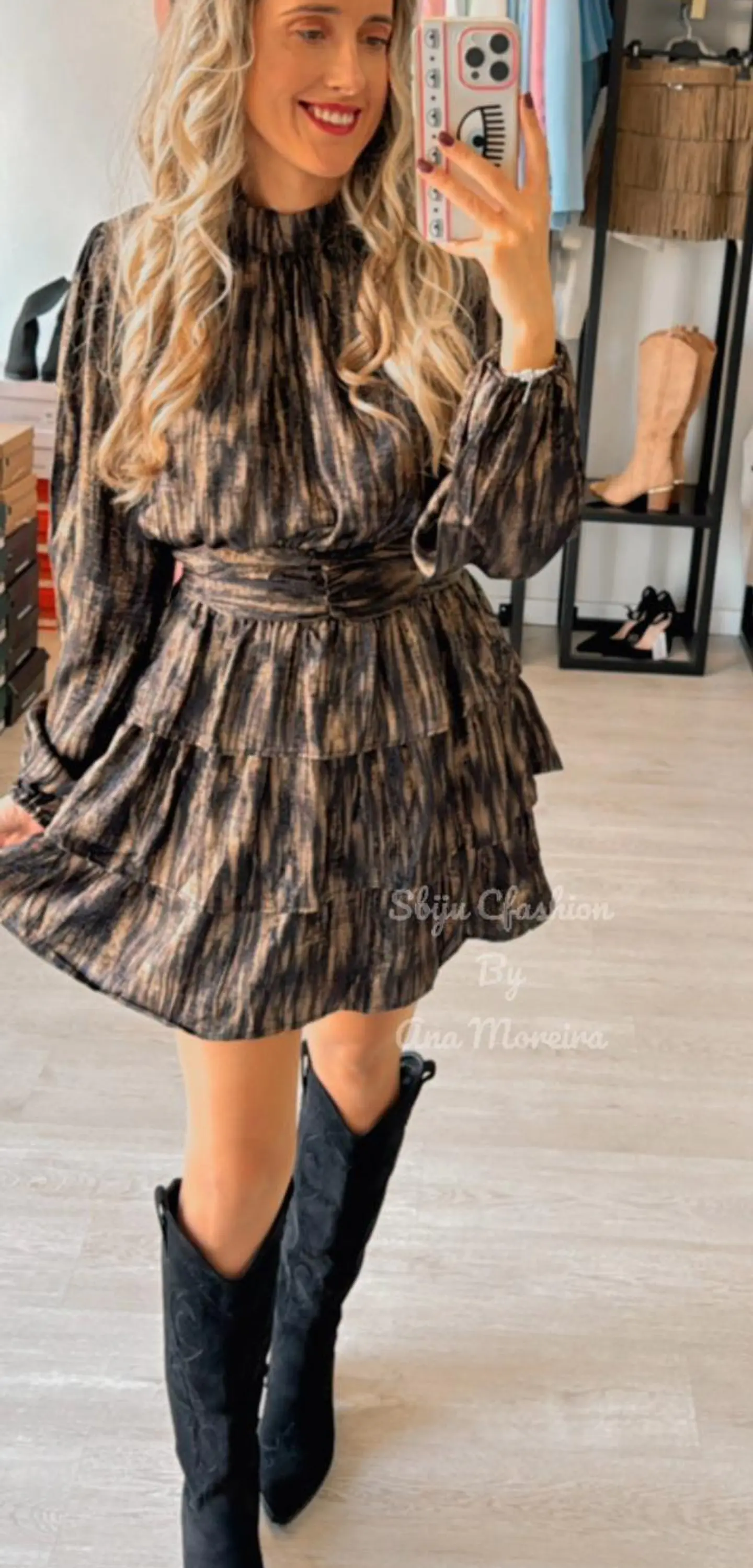 Vestido com Folhos Preto e Dourado 5