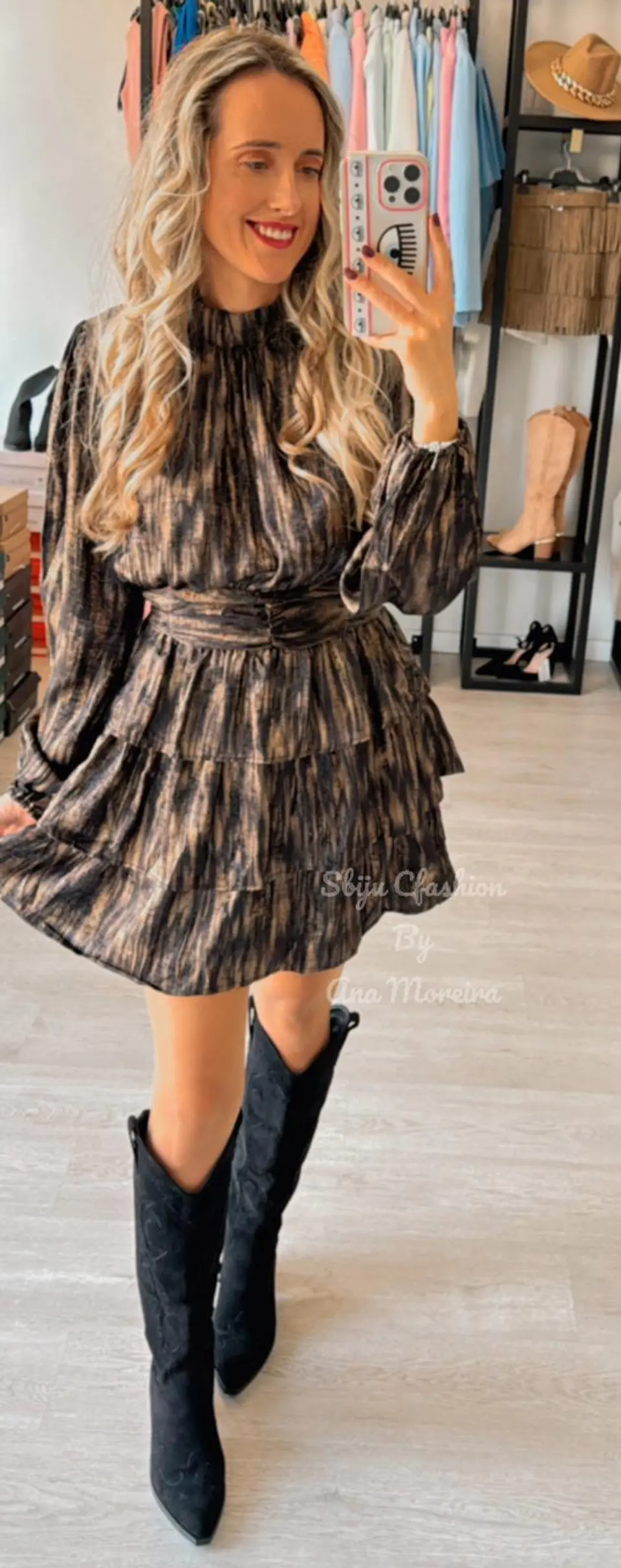 Vestido com Folhos Preto e Dourado 5