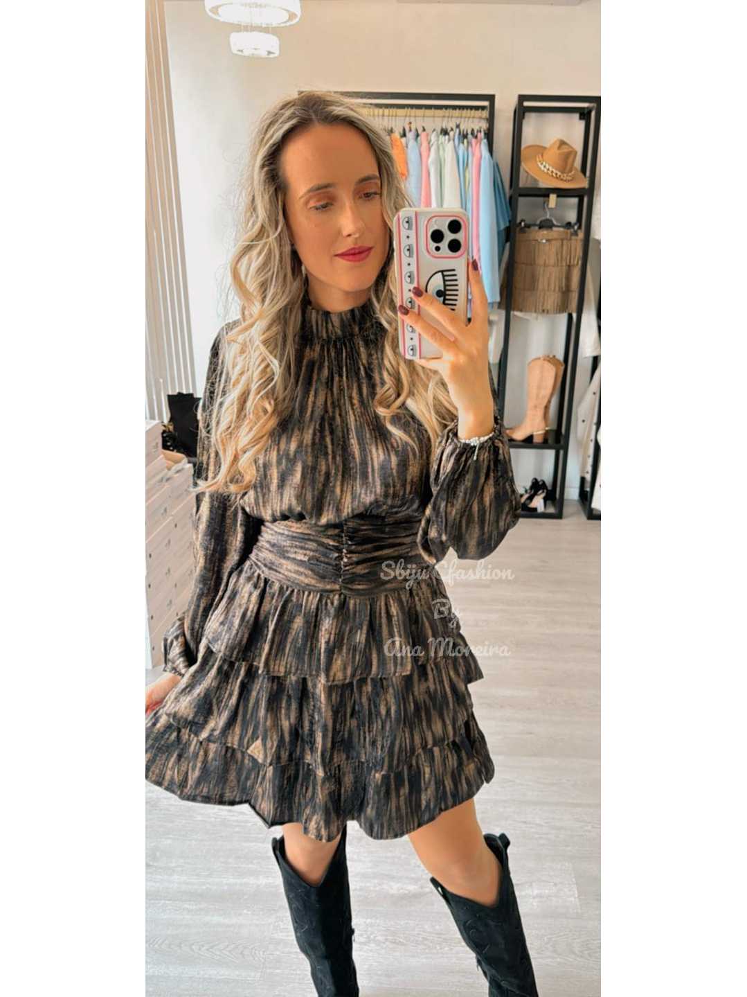 Vestido com Folhos Preto e Dourado 4