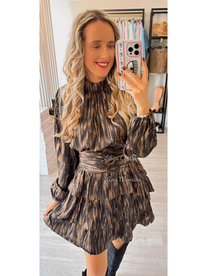 Vestido com Folhos Preto e Dourado 7